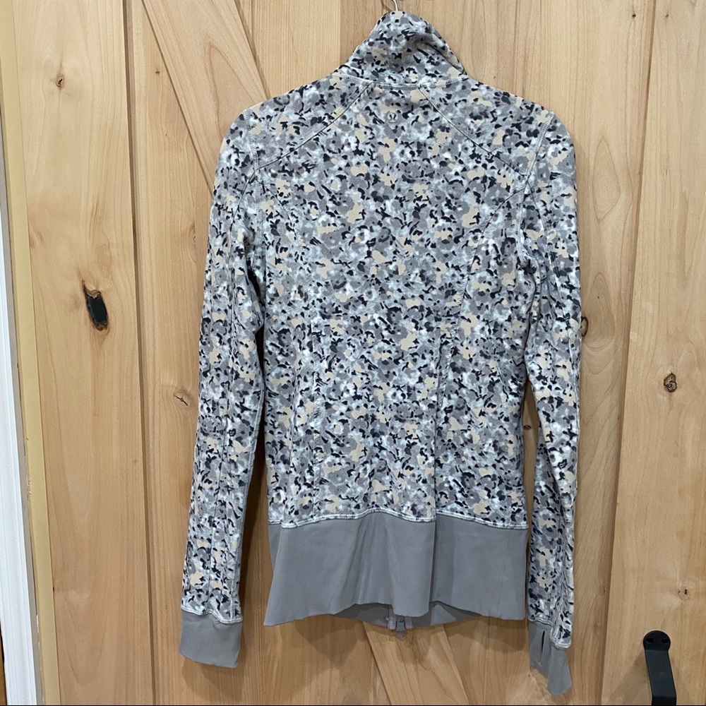Lululemon Nice Asana Jacket Size 6 Not So Petite - Picture 6 of 13